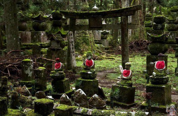 Кладбище Окуно-ин